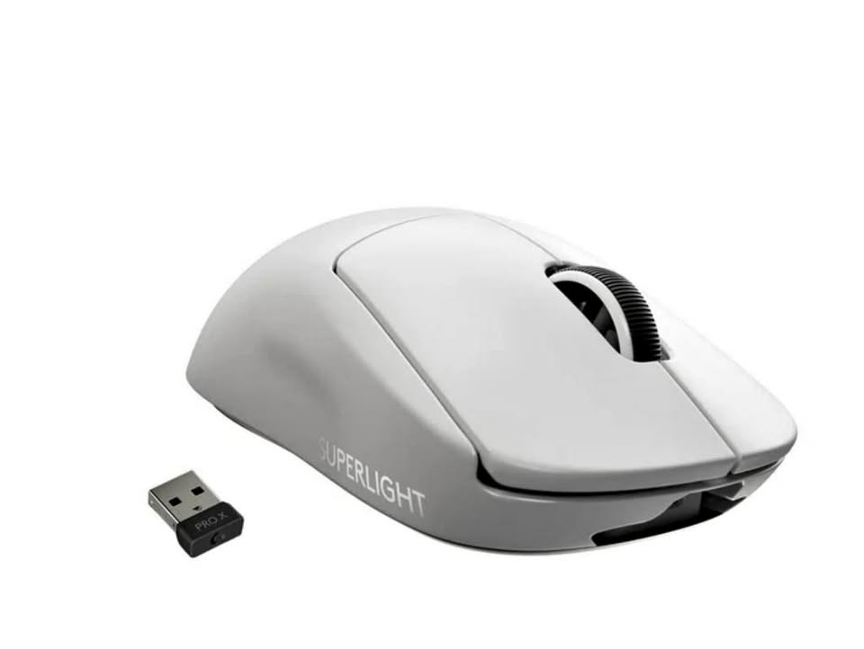 White gaming mouse with wireless receive